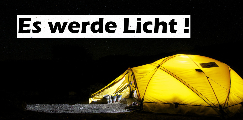 Leuchtendes gelbes Zelt bei Nacht